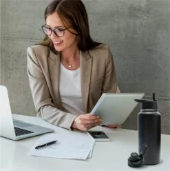 Thermosfles - Onyx Black - 1 Liter - Extra Dop Met Rietje & Drinktuit - Thermosflessen - Isoleerfles - BPA Vrij - Lekvrij - Thermoskan - Isoleerbeker - Thermosbeker 14 Thermosfles - Onyx Black - 1 Liter - Extra Dop Met Rietje & Drinktuit - Thermosflessen - Isoleerfles - BPA Vrij - Lekvrij - Thermoskan - Isoleerbeker - Thermosbeker -Ketelwinkel 1193x1200 2