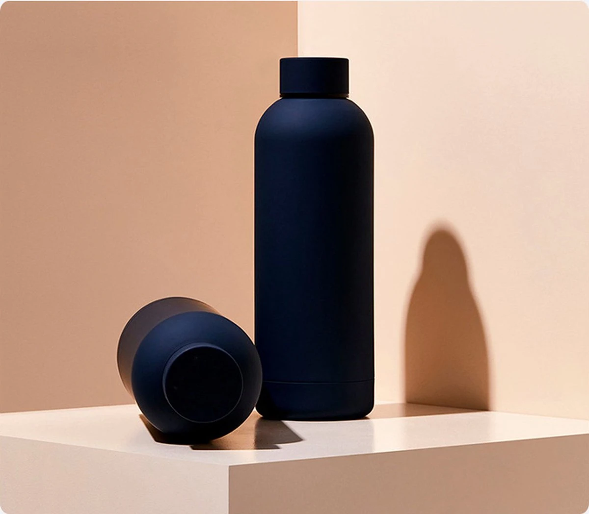 Merkloos Thermosfles - 500 Ml - Zwart - Dubbelwandig - RVS - Warm - Koud - Koffie - Water - Thee - Duurzaam 2 Merkloos Thermosfles - 500 Ml - Zwart - Dubbelwandig - RVS - Warm - Koud - Koffie - Water - Thee - Duurzaam - Afbeelding 2