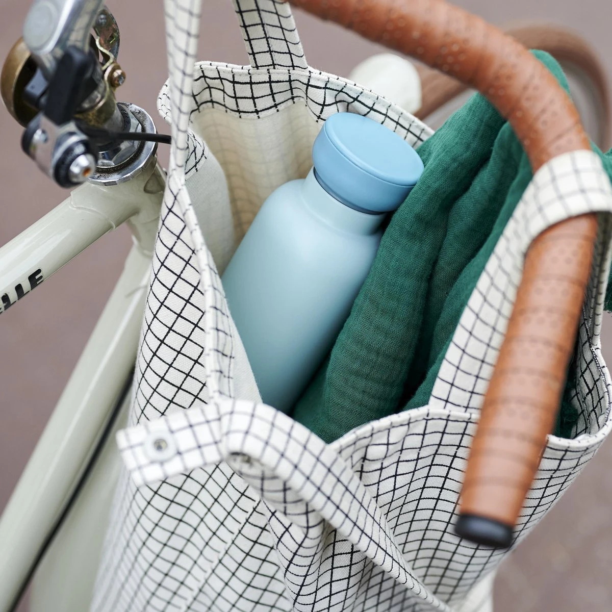 Mepal – Isoleerfles Ellipse 500 Ml – Houdt Je Drankje 12 Uur Warm En 24 Uur Koud – Nordic Pink – Geschikt Voor Bruiswater – Thermosfles – Lekdicht 5 Mepal – Isoleerfles Ellipse 500 Ml – Houdt Je Drankje 12 Uur Warm En 24 Uur Koud – Nordic Pink – Geschikt Voor Bruiswater – Thermosfles – Lekdicht - Afbeelding 5