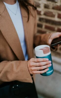 Kambukka Olympus Thermosbeker 300 Ml - Makkelijk Reinigen - Lekvrije Koffiebeker - RVS - Enchanted Forest -Ketelwinkel 753x1200