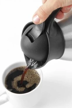 Hendi Thermoskan 1,5 Liter - Isoleerkan Met Drukknop - Zwart - Ø14,5x(H)23cm 14 Hendi Thermoskan 1,5 Liter - Isoleerkan Met Drukknop - Zwart - Ø14,5x(H)23cm -Ketelwinkel 799x1200 11