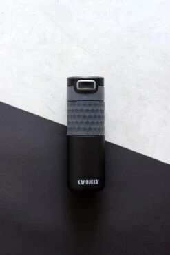 Kambukka Etna Grip Thermosbeker 500 Ml - Makkelijk Reinigen - Lekvrije Koffiebeker - Zwart 26 Kambukka Etna Grip Thermosbeker 500 Ml - Makkelijk Reinigen - Lekvrije Koffiebeker - Zwart -Ketelwinkel 800x1200 12