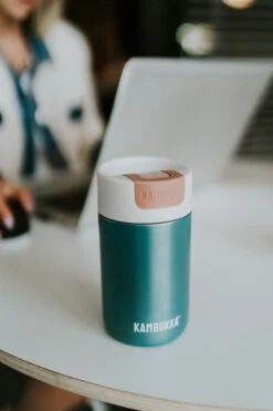 Kambukka Olympus Thermosbeker 300 Ml - Makkelijk Reinigen - Lekvrije Koffiebeker - RVS - Enchanted Forest -Ketelwinkel 800x1200 15