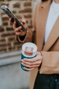 Kambukka Olympus Thermosbeker 300 Ml - Makkelijk Reinigen - Lekvrije Koffiebeker - RVS - Enchanted Forest -Ketelwinkel 800x1200 16